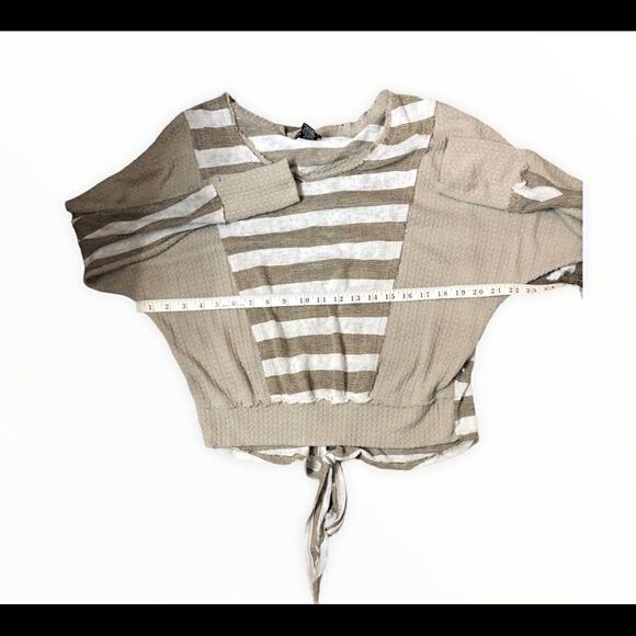 Wet Seal shirt   - Picture 4 of 6